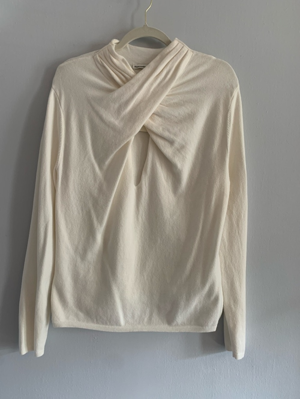 ABERCROMBIE & FITCH NWT! White Peep Hole Sweater